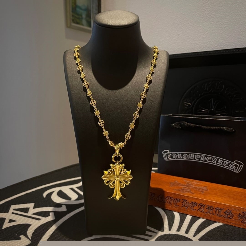 Ch**me He**ts necklaces